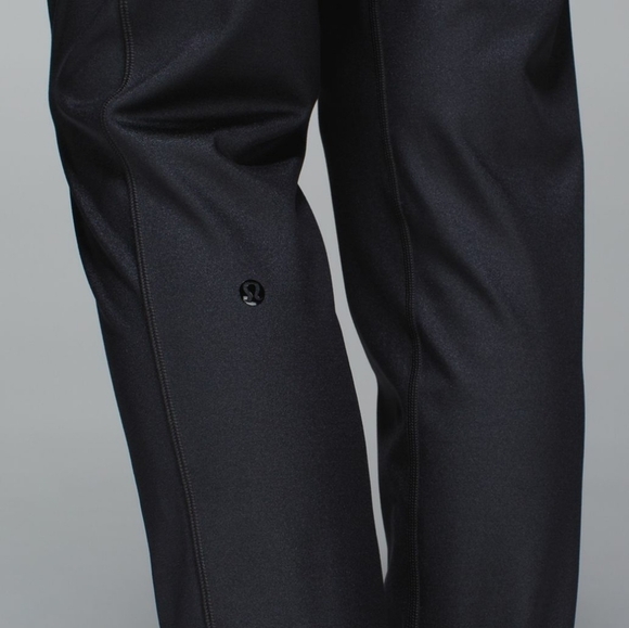 Lululemon Namaskar in Deep Coal size 4 NWT - Picture 5 of 10